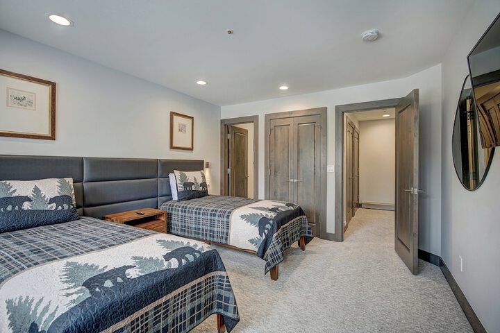 Room 200 of 242