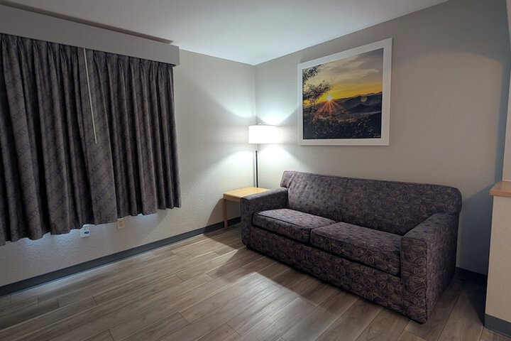 Days Inn & Suites by Wyndham Castle Rock