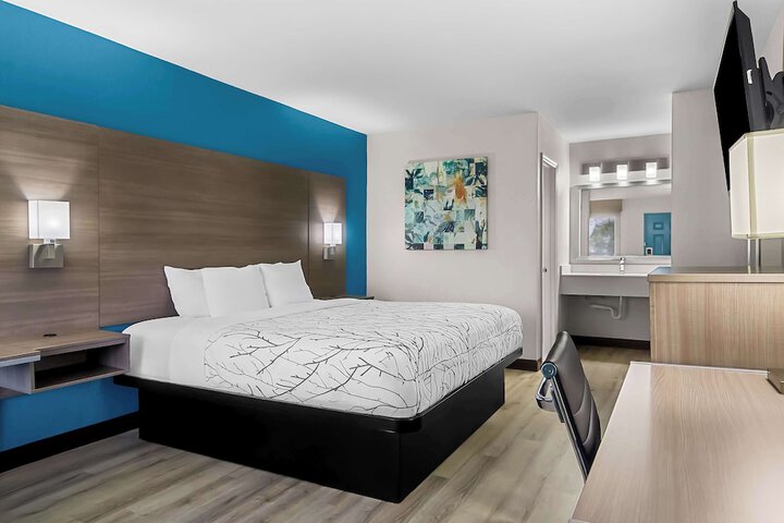 Room 12 of 25