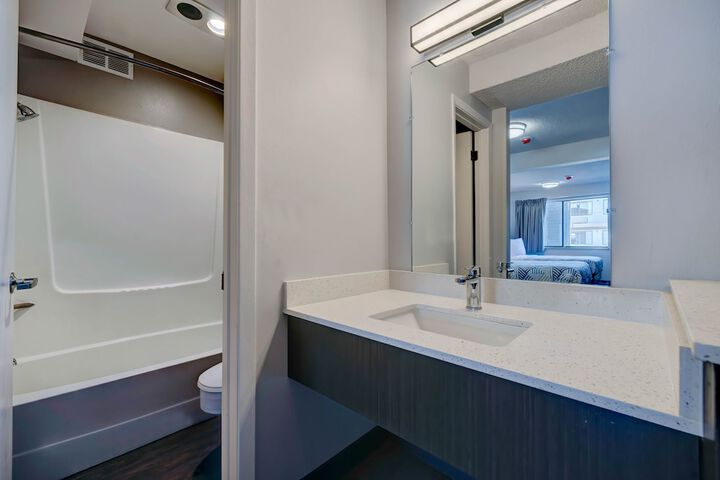Room 10 of 25