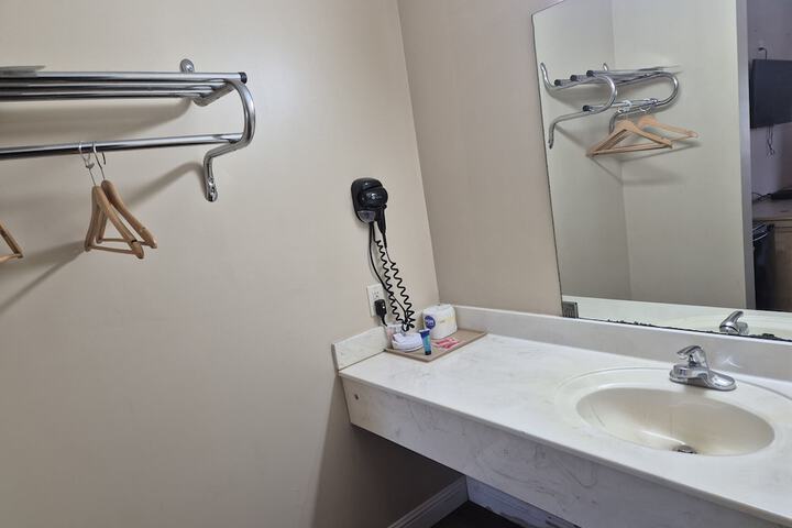 Room 15 of 40