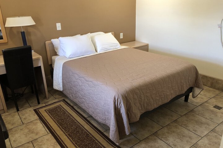 Room 27 of 38