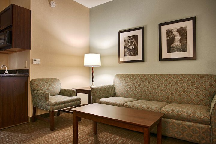 Room 6 of 19