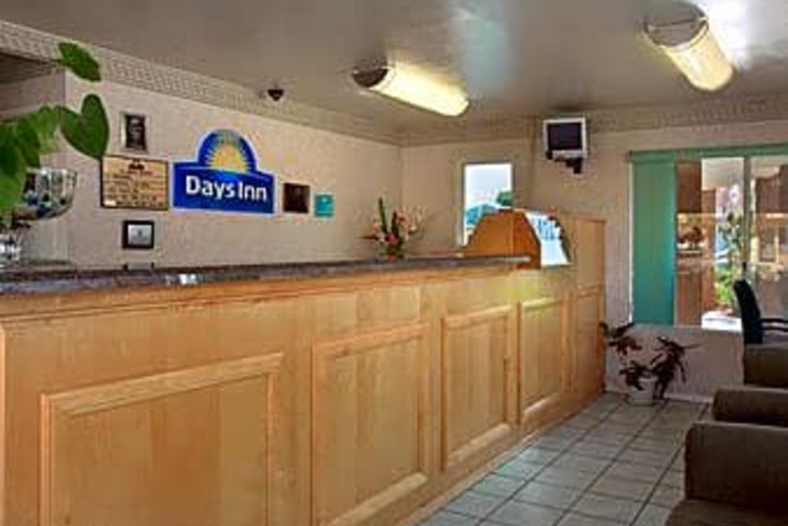 Days Inn & Suites by Wyndham San Diego SDSU
