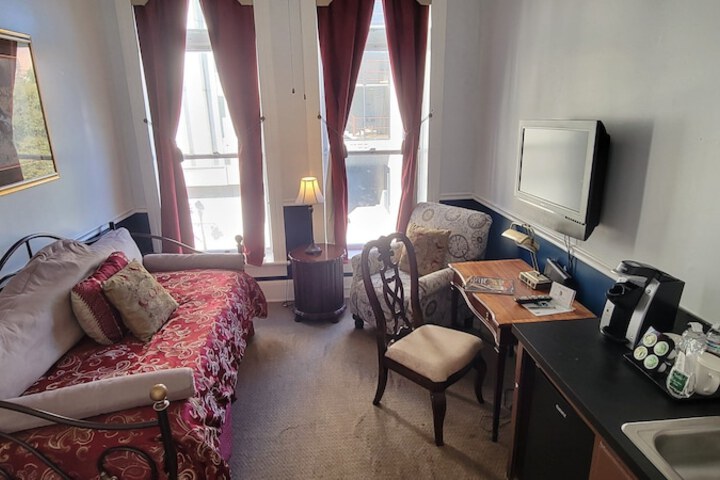 Room 18 of 37