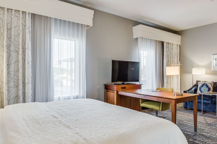 Hampton Inn & Suites Dallas / Ft. Worth Airport South