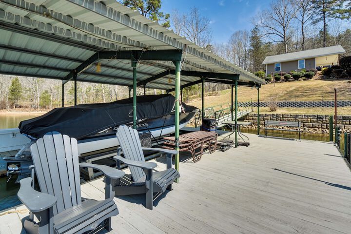 Waterfront Getaway w / Fire Pit + Game Room!