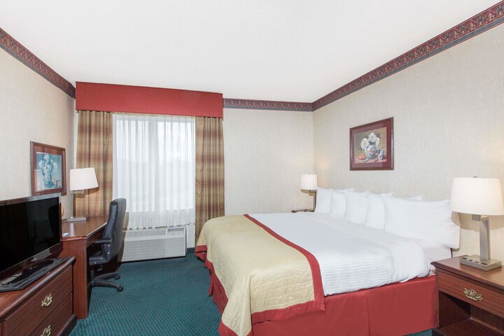 Room 13 of 16