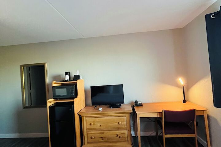 Room 5 of 12