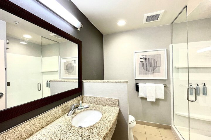 Room 35 of 106