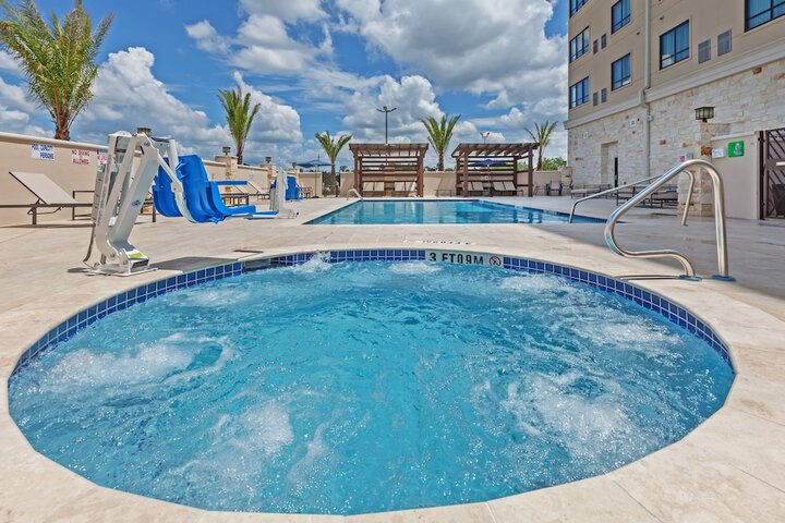 Holiday Inn Houston NE - Bush Airport Area by IHG