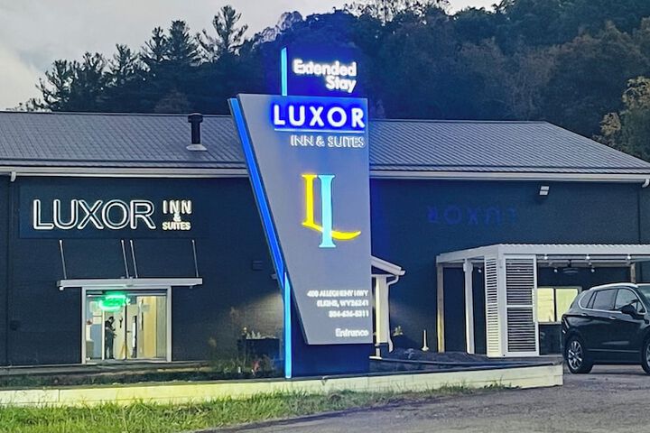 Luxor Inn & Suites a Travelodge by Wyndham