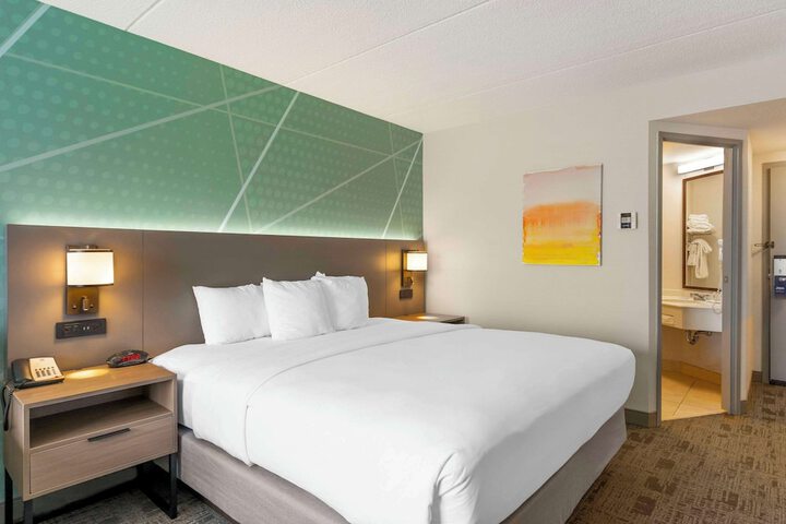 Room 17 of 32