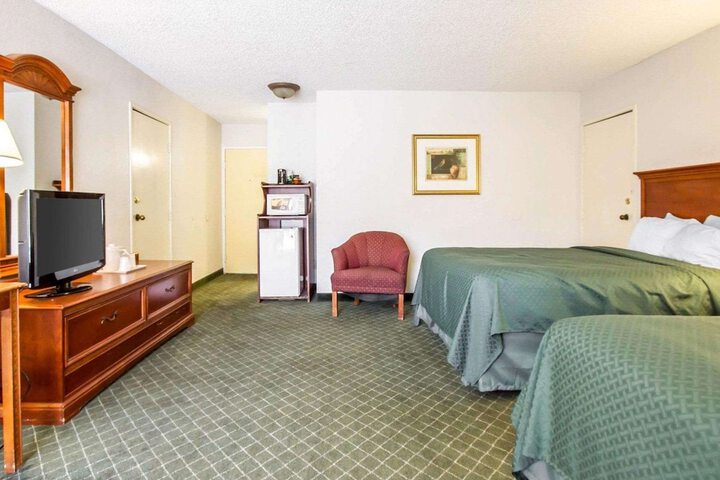 Room 25 of 44