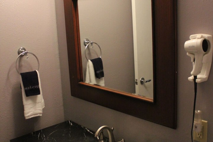 Room 106 of 219