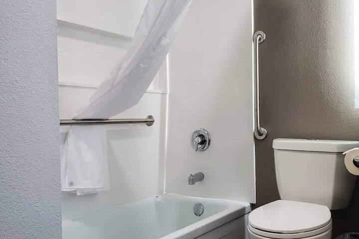 Room 10 of 25