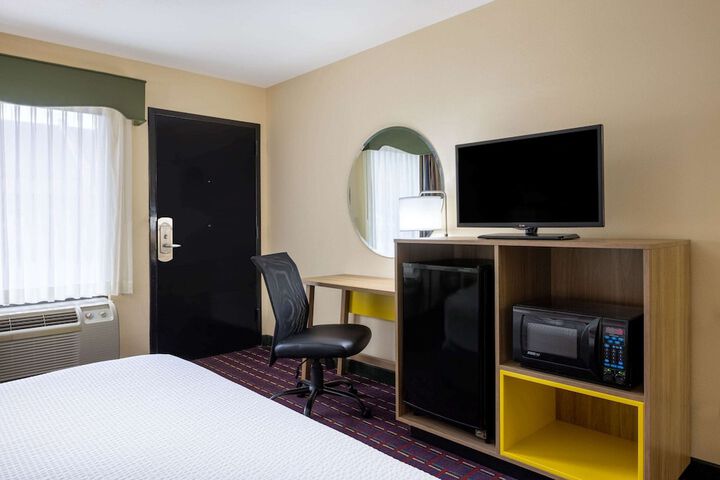 Room 14 of 26