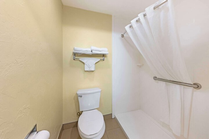 Room 7 of 28