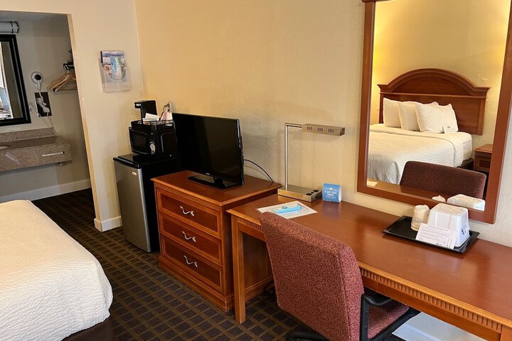 Room 25 of 40