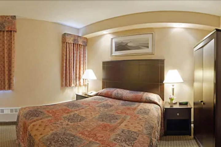 Room 25 of 40