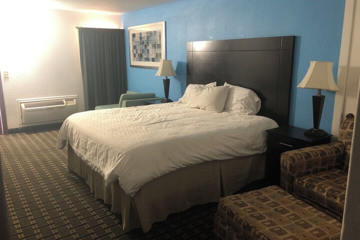 Room 4 of 10