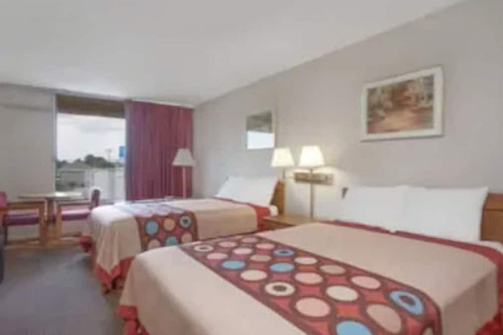 Room 15 of 19