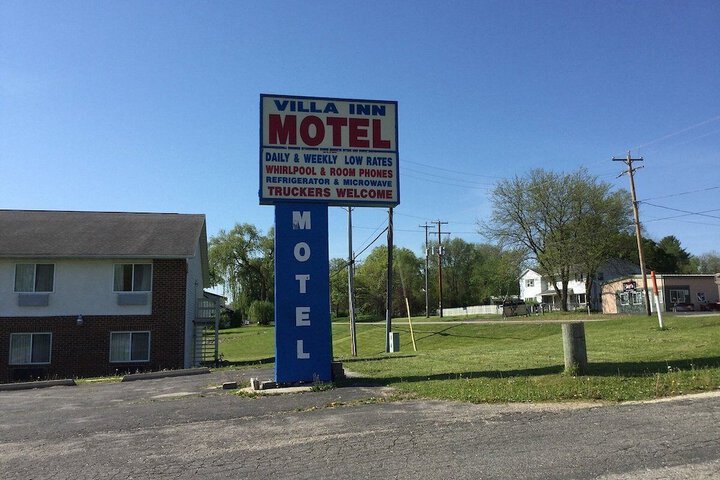 Villa Inn Motel Near Hwy 12 WI Capital O