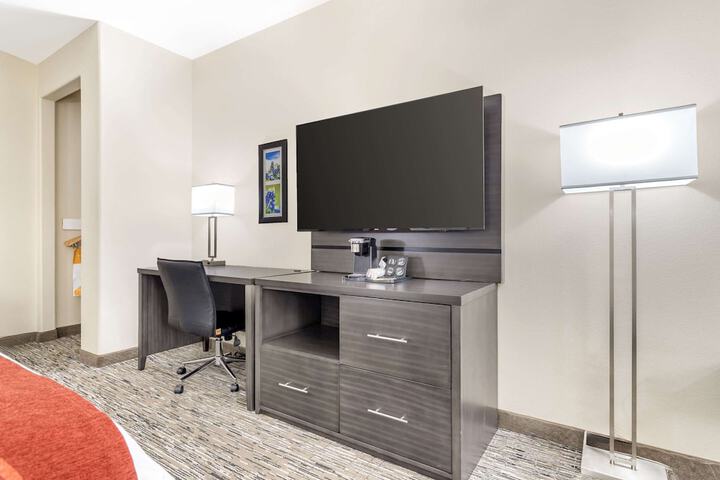 Room 13 of 37
