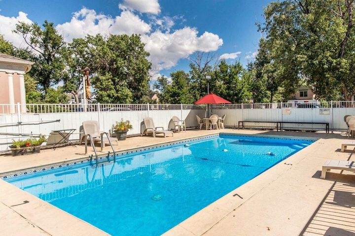 Pool 11 of 33