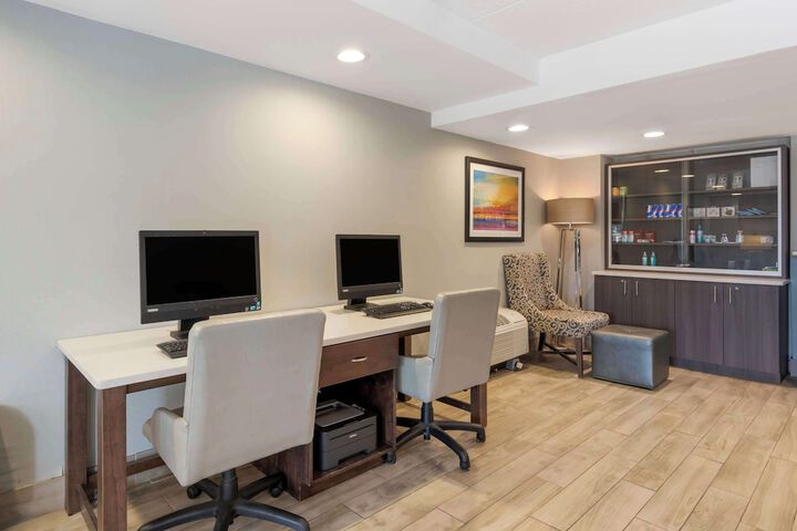 Business Center 44 of 45