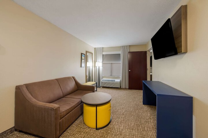 Room 21 of 35