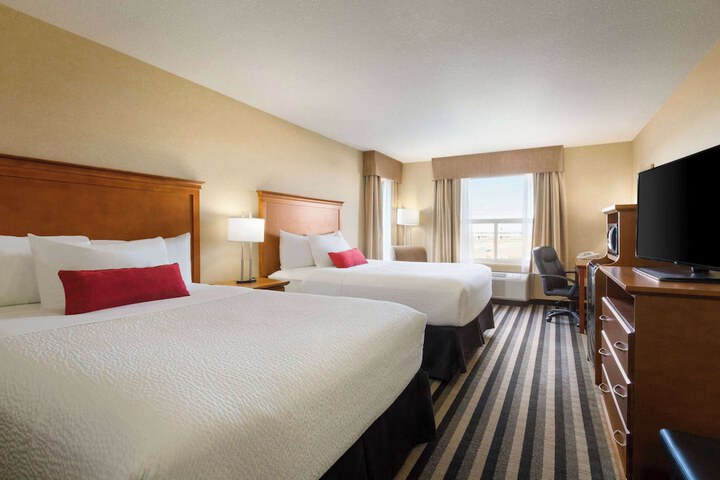 Days Inn & Suites by Wyndham Edmonton Airport