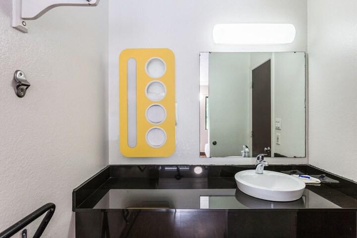Room 17 of 25