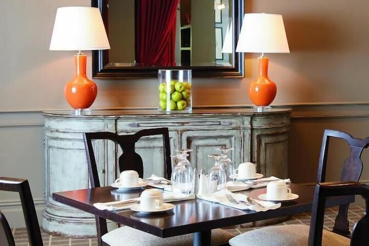 Ethan Allen Hotel