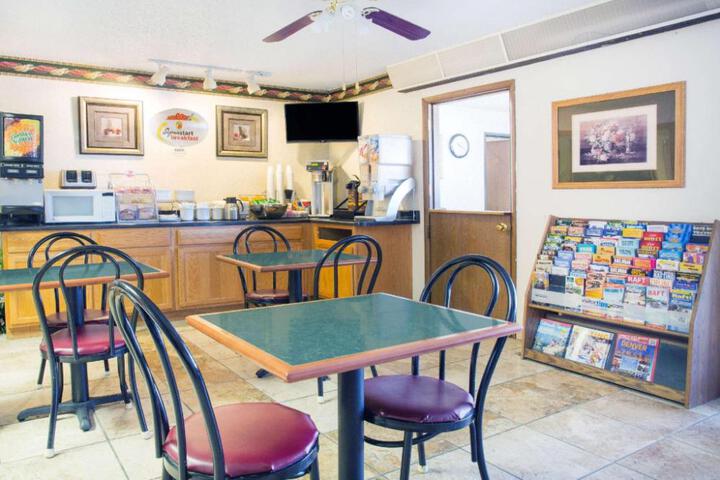 Super 8 by Wyndham Limon