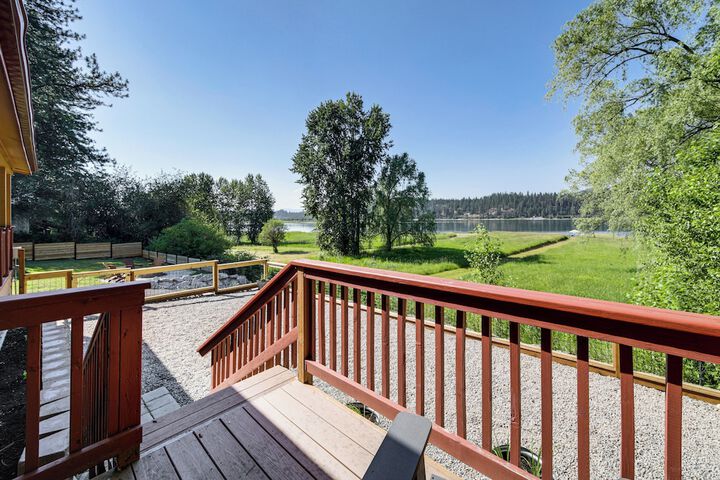 Newport Riverfront Home w / Deck + Fire Pit!