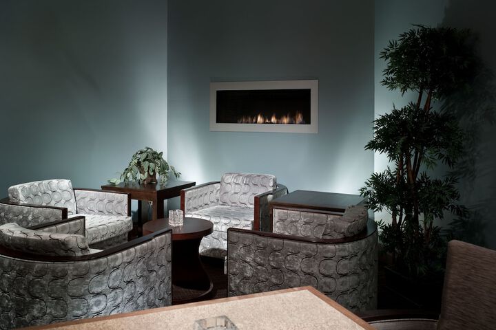 Lounge 31 of 37