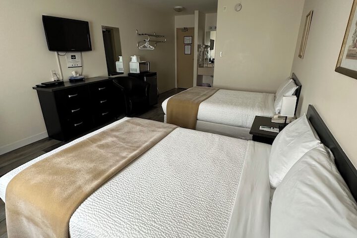 Room 43 of 77