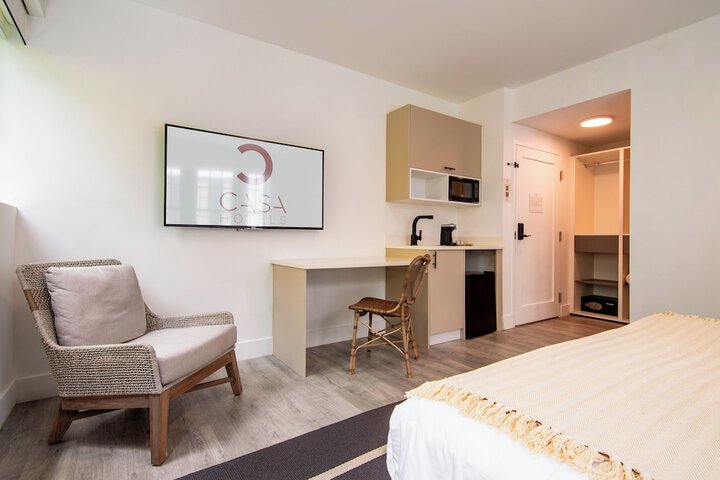 Room 10 of 16