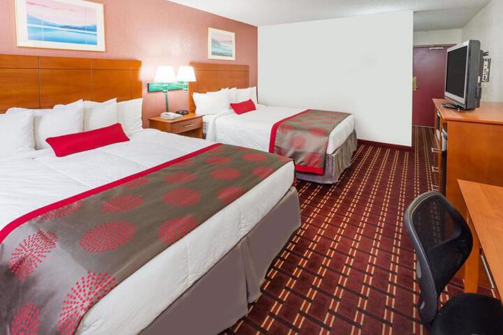 RAMADA BY WYNDHAM MEDFORD HOTEL AND CONF