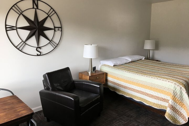 Three Lakes Motel