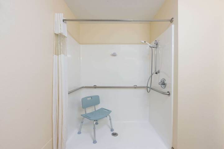 Room 7 of 27