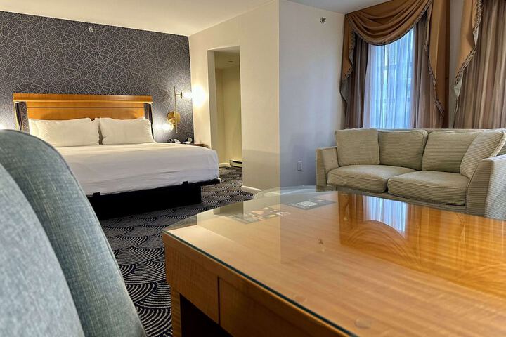 Room 21 of 34