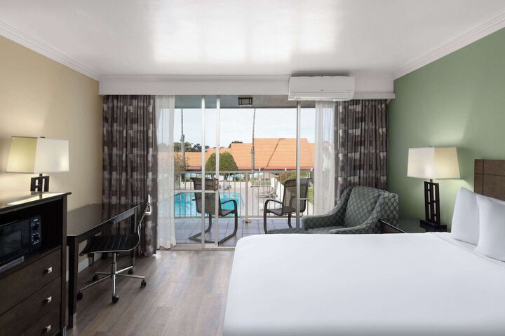 Travelodge by Wyndham Monterey Bay