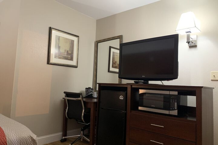 Room 27 of 33