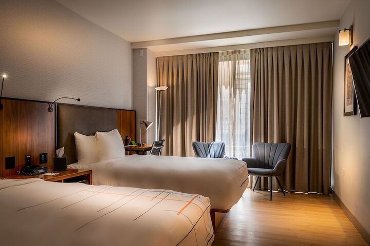 La Quinta Inn & Suites by Wyndham Times Square South