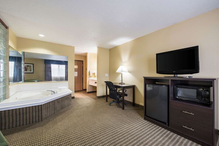 Room 21 of 34