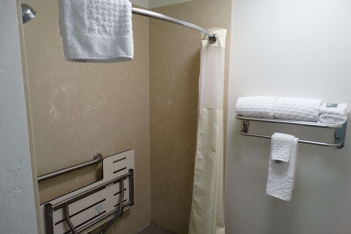 Room 13 of 40