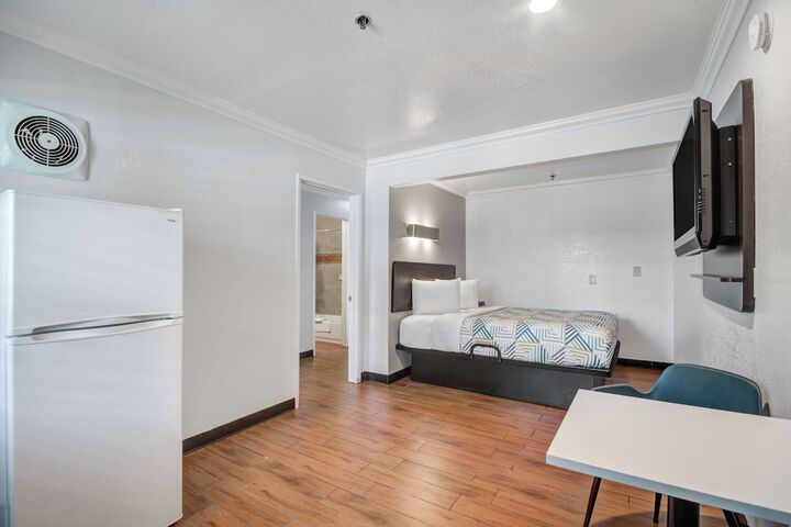 Room 27 of 48