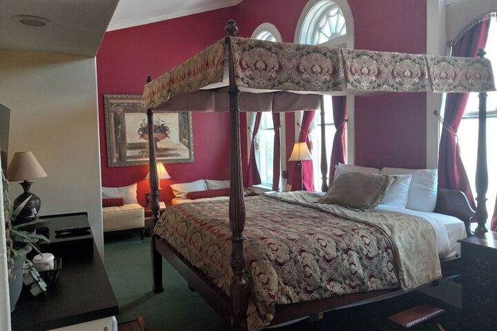 Room 11 of 37
